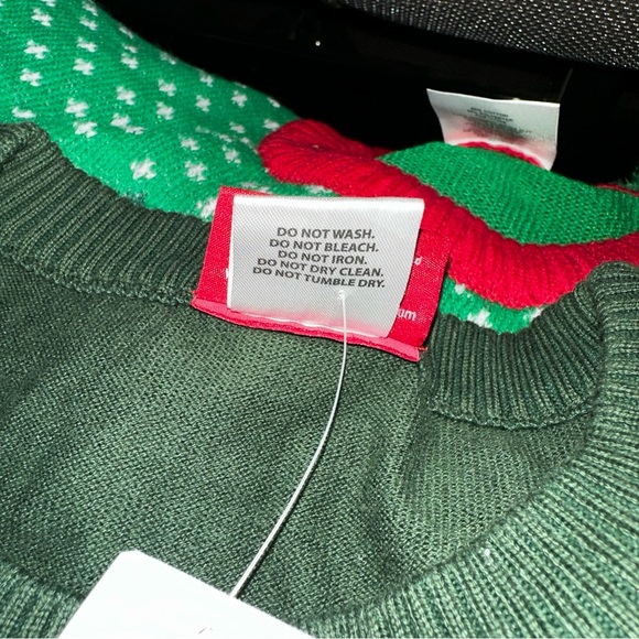 Christmas Story Leg Lamp Sweater Size Medium NWT - Picture 5 of 5